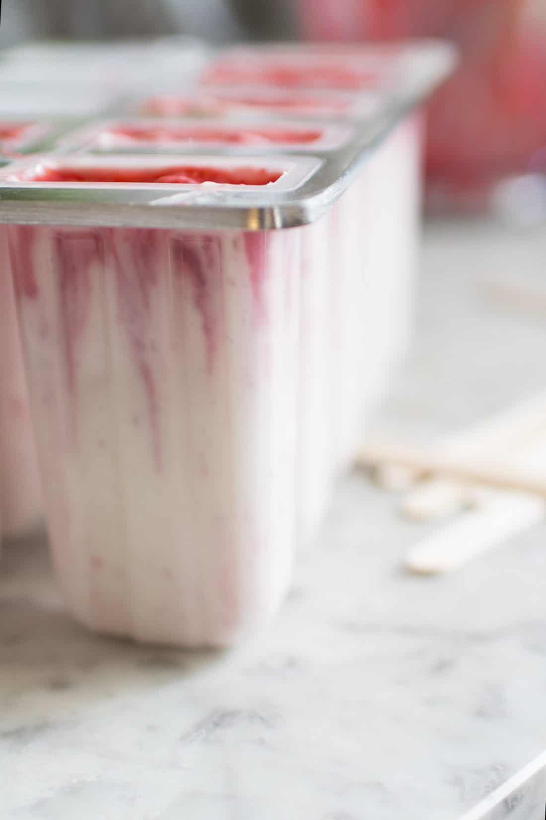 ghiaccioli yogurt e lamponi